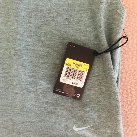 Nike Sleeveless Graphic Fleece - Picture 4 of 4